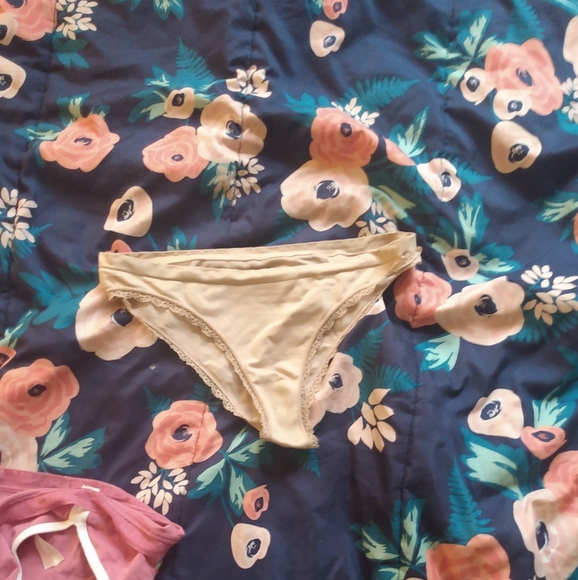 Vs panties size medium - Picture 2 of 5